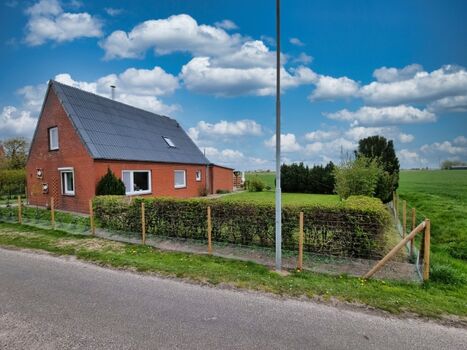 Das Haus, in ruhiger Lage am Binnendeich