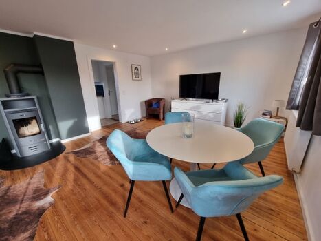 Wohnzimmer und Essbereich 2 