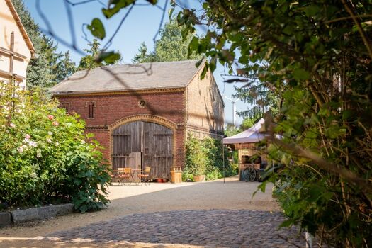 Blick auf die Kutschenscheune