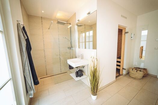 Saunabereich mit Dusche