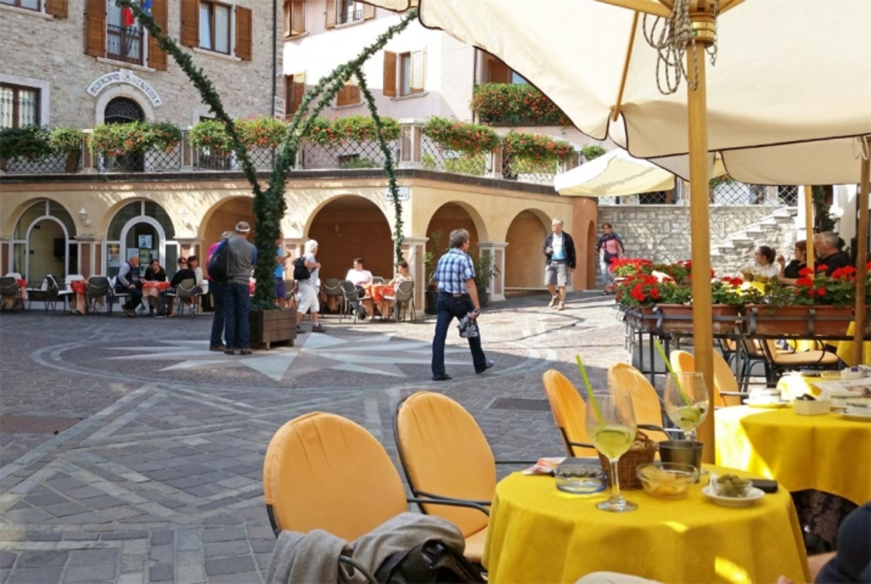 Plaza in Gardola