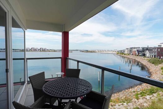 Balkon mit Blick auf den Hafen