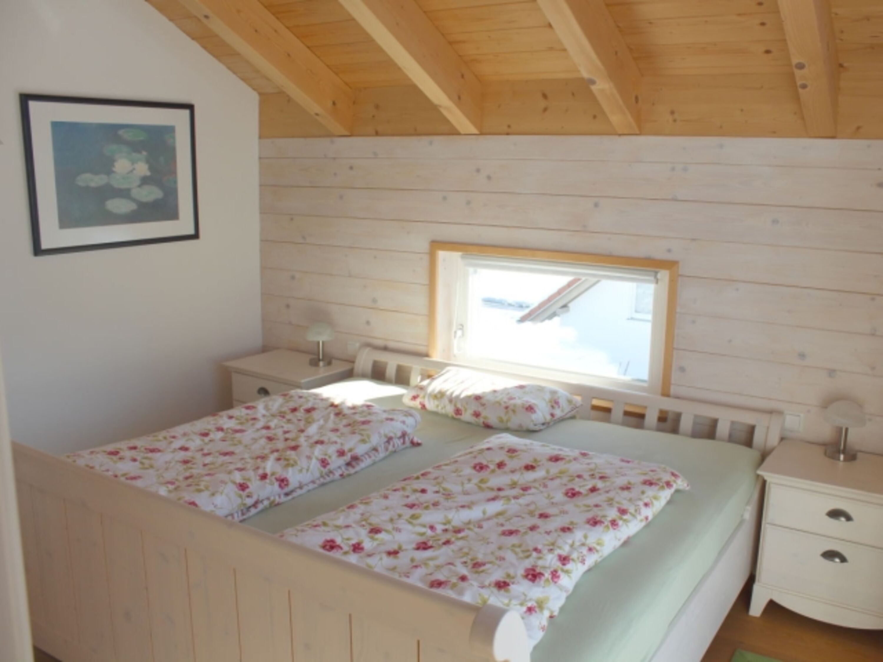 Schlafzimmer mit Doppelbett und Manufaktur Matratzen