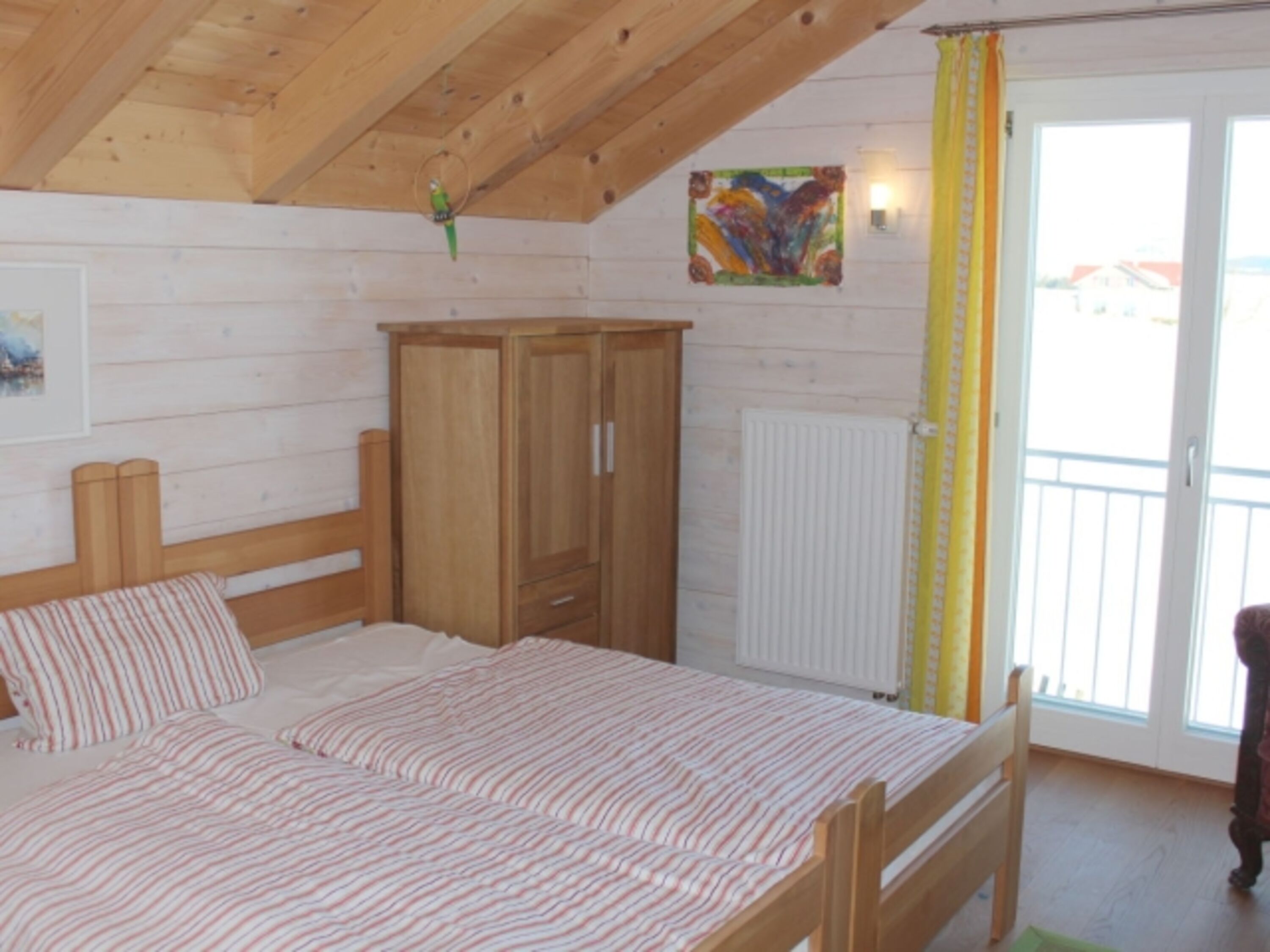 Gästezimmer mit zwei Einzelbetten