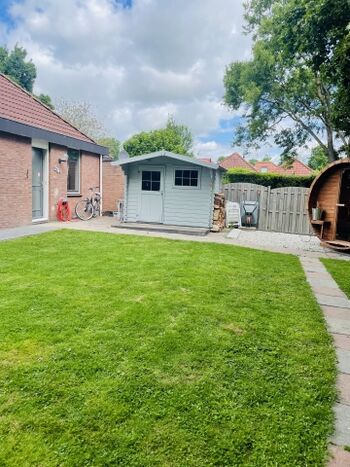 Garten mit Gartenhaus und Sauna 