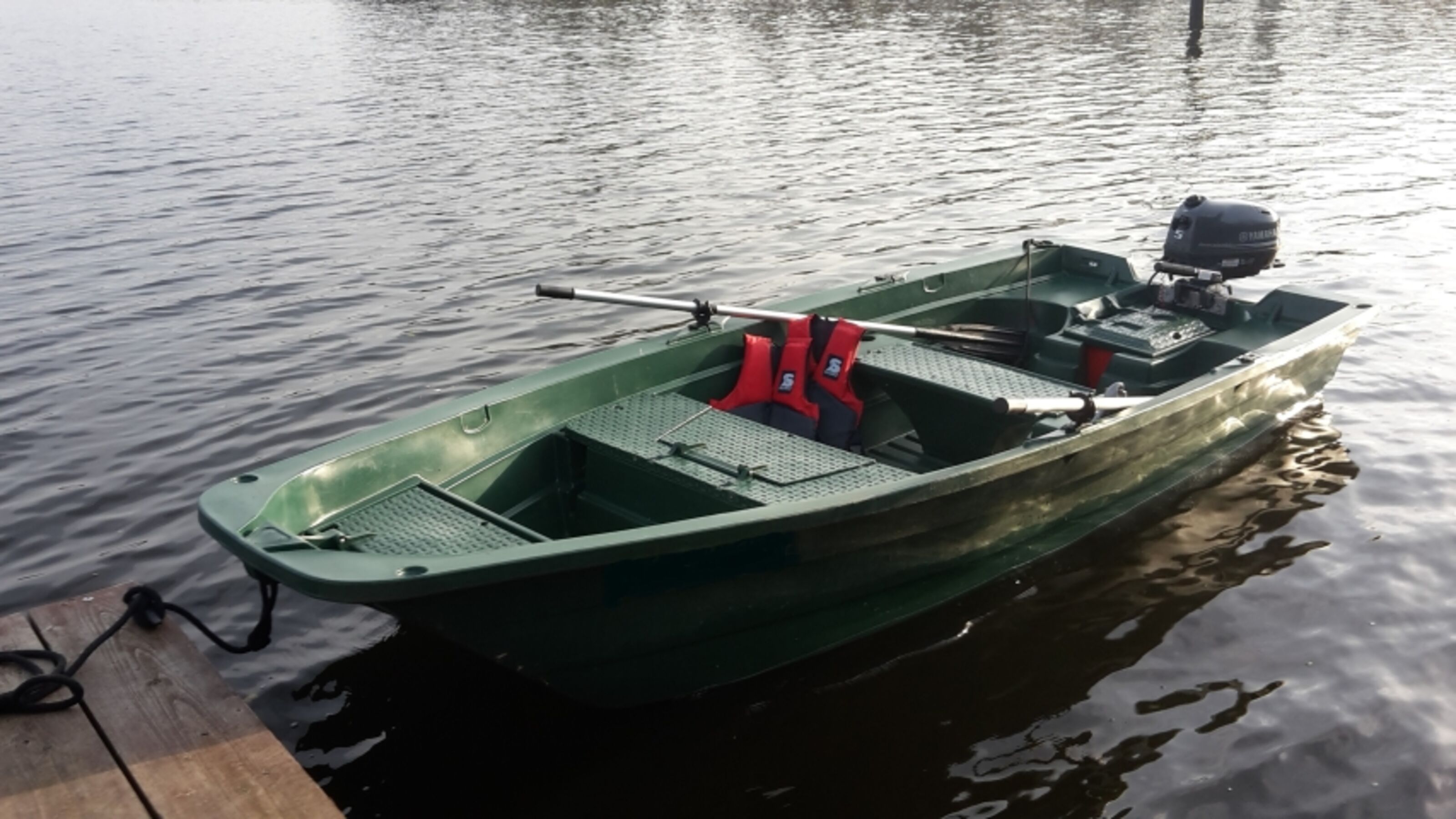 Bootsverleih im Ferienhof: Angelboot als Ruderboot oder führerscheinfrei mit 5 PS Motor