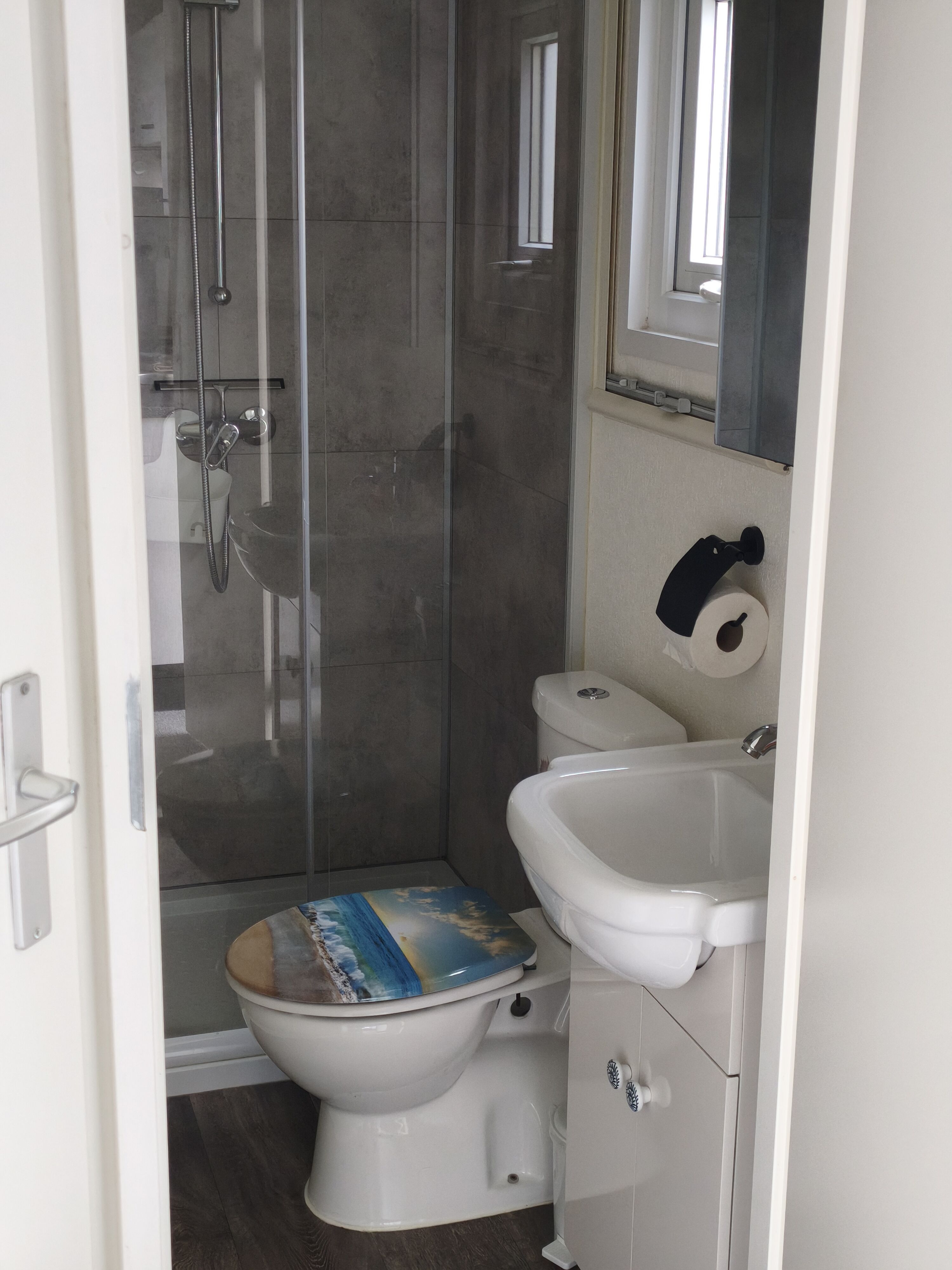 Bad mit großer Dusche