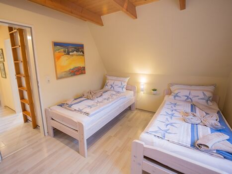 Schlafraum 2 mit den beiden Einzelbetten