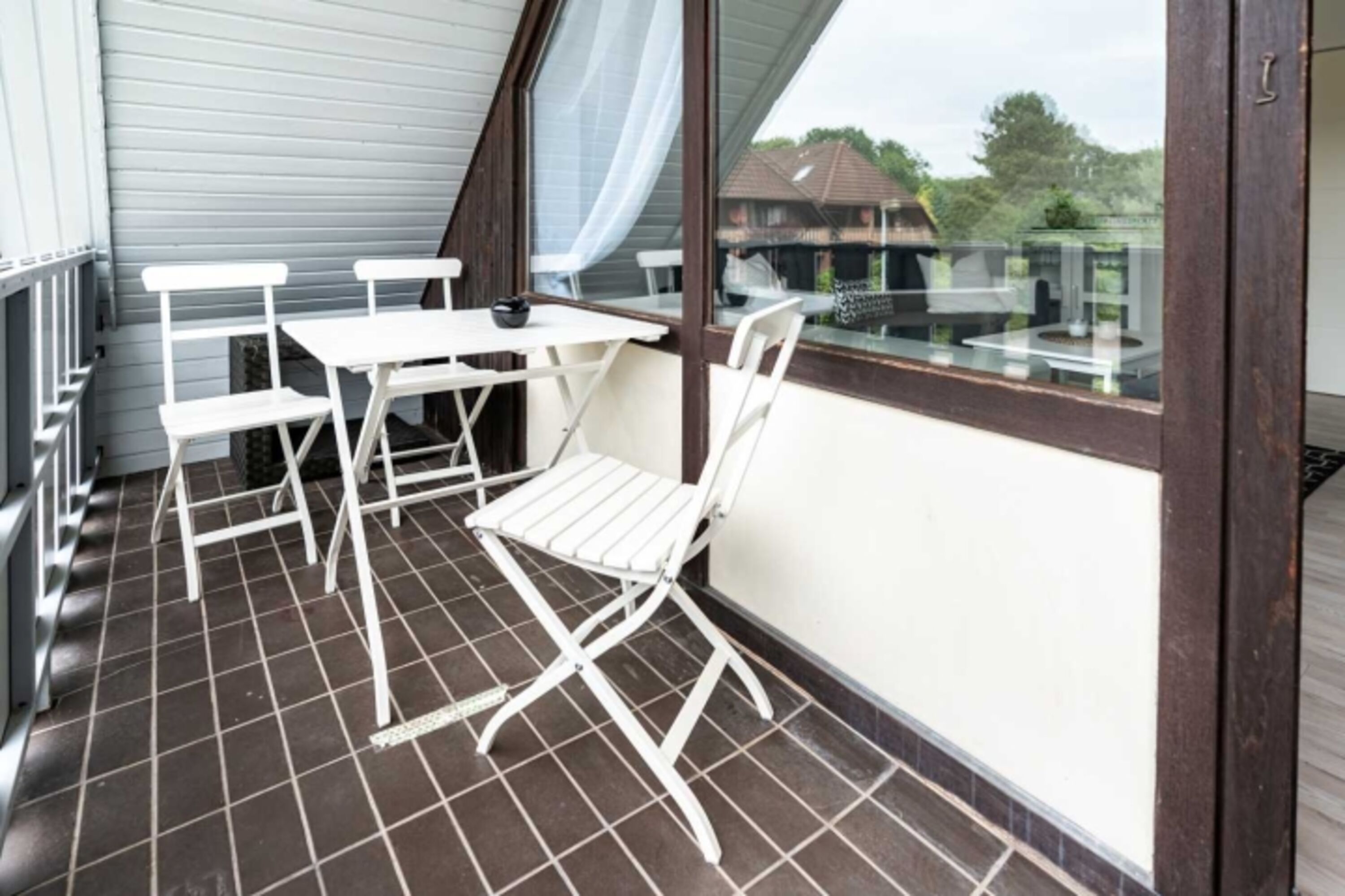 Windgeschützt auf dem Balkon entspannen