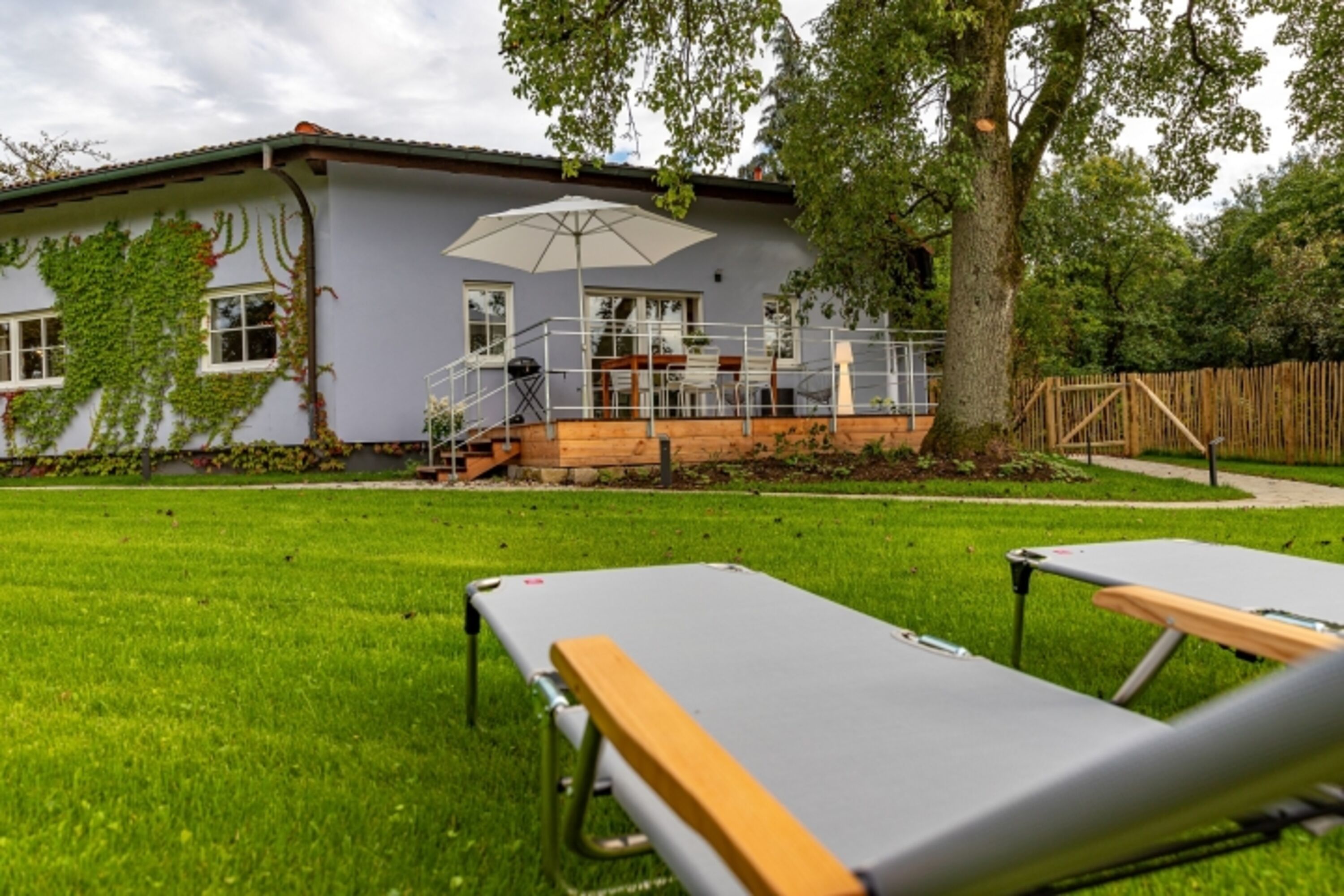 In einem separaten Flügel eines Hauses liegt diese exklusive Ferienwohnung mit eigenem Eingang