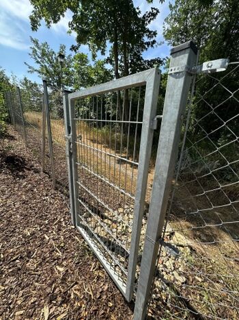 Direkter Zugang vom Grundstück zum Sparzierweg