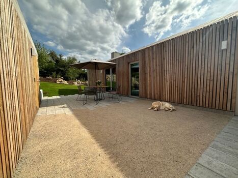 Im vorderen Bereich haben Sie einen geschützten Innenhof