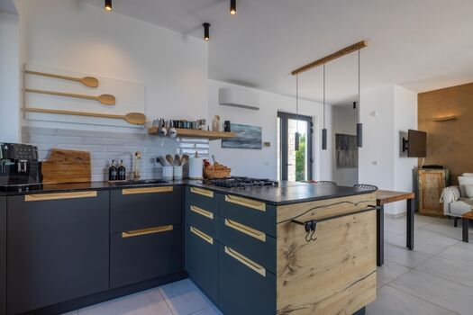 Weinkühlschrank, Espressomaschine 