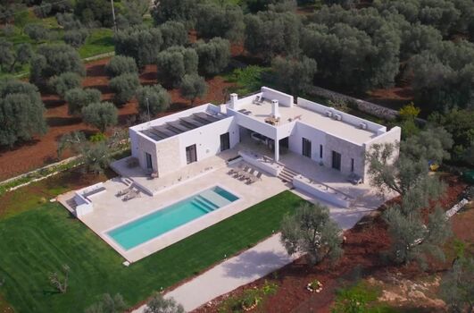 Alleinlage -Luxus Villa inmitten der Olivenhaine 