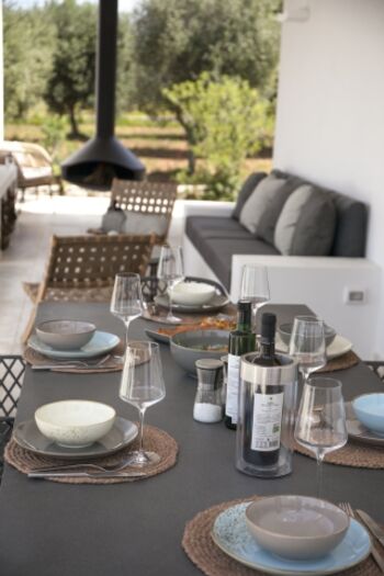 Die Nord Terrasse mit Loungesofa u Kamin