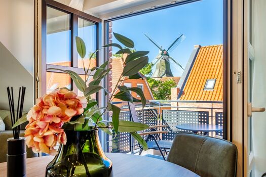 Blick auf die Greetsieler Zwillingsmühlen