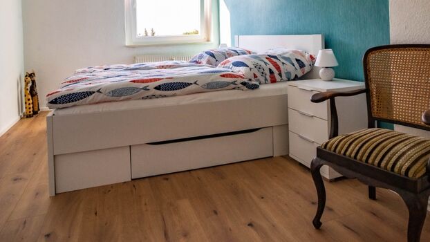 Schlafzimmer mit Stauraum