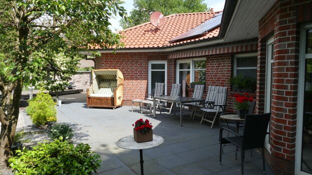 Terrasse mit Strandkorb