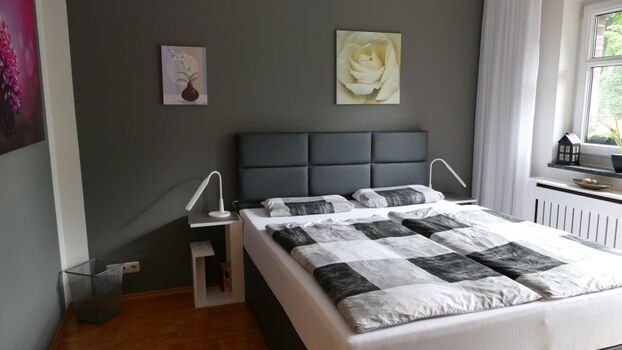 Schlafzimmer 2 mit Boxspringbett