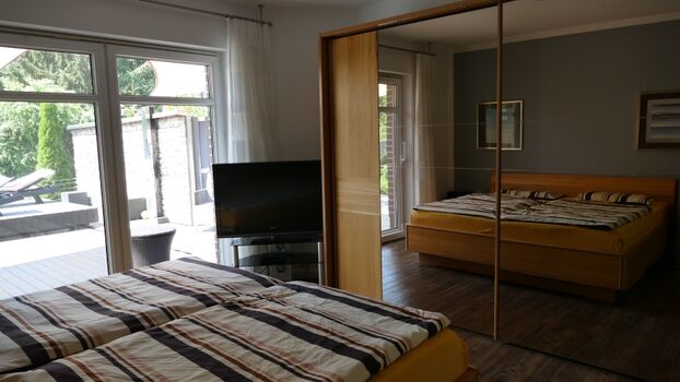 Schlafzimmer 1 mit Doppelbett