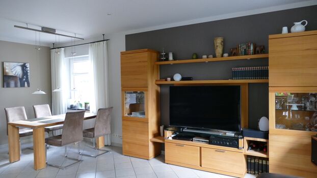 Essecke und Schrankwand