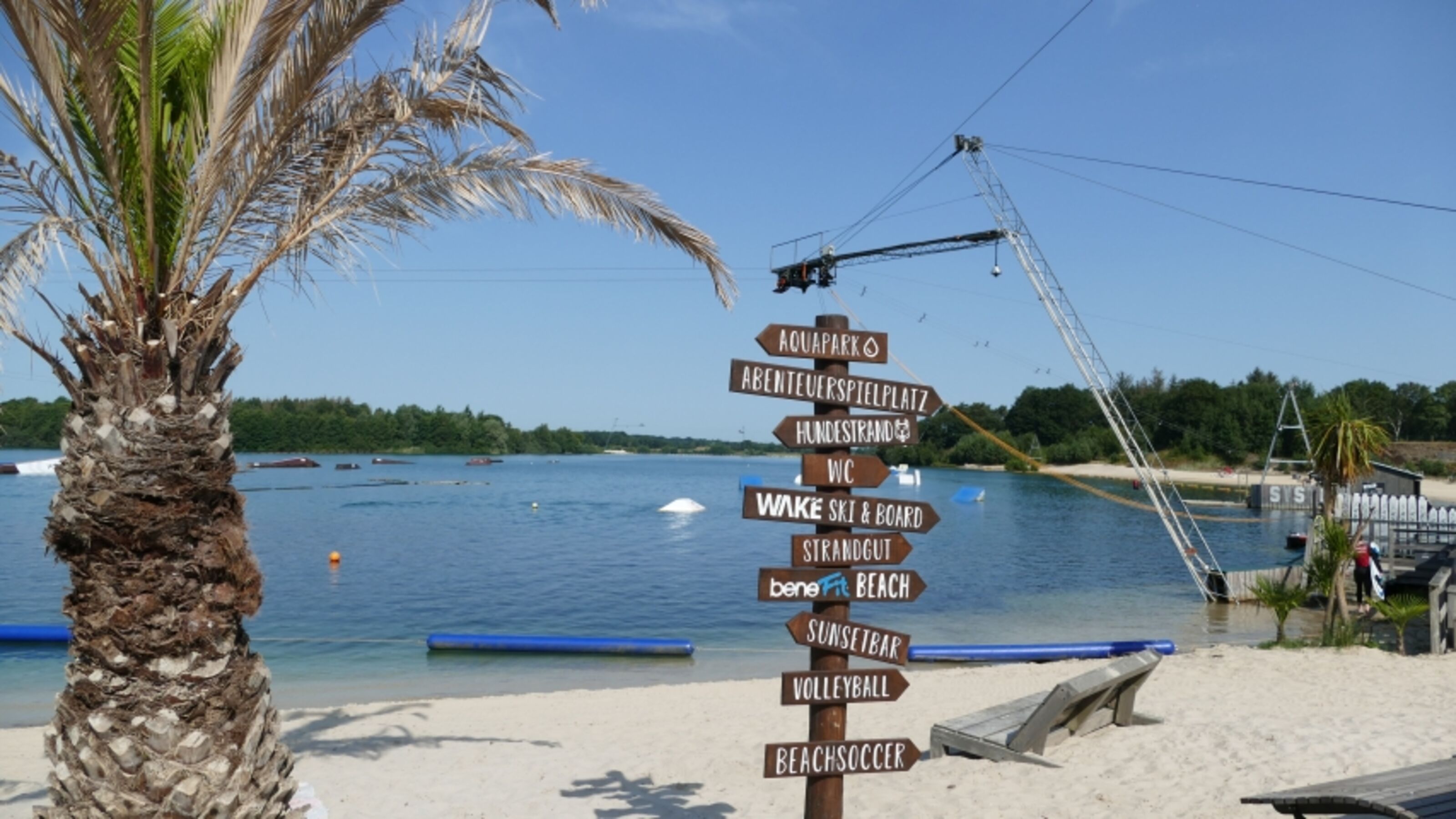 Beachclub Nethen mit Strand, Wasserskianlage, Gastronomie und Hundestrand