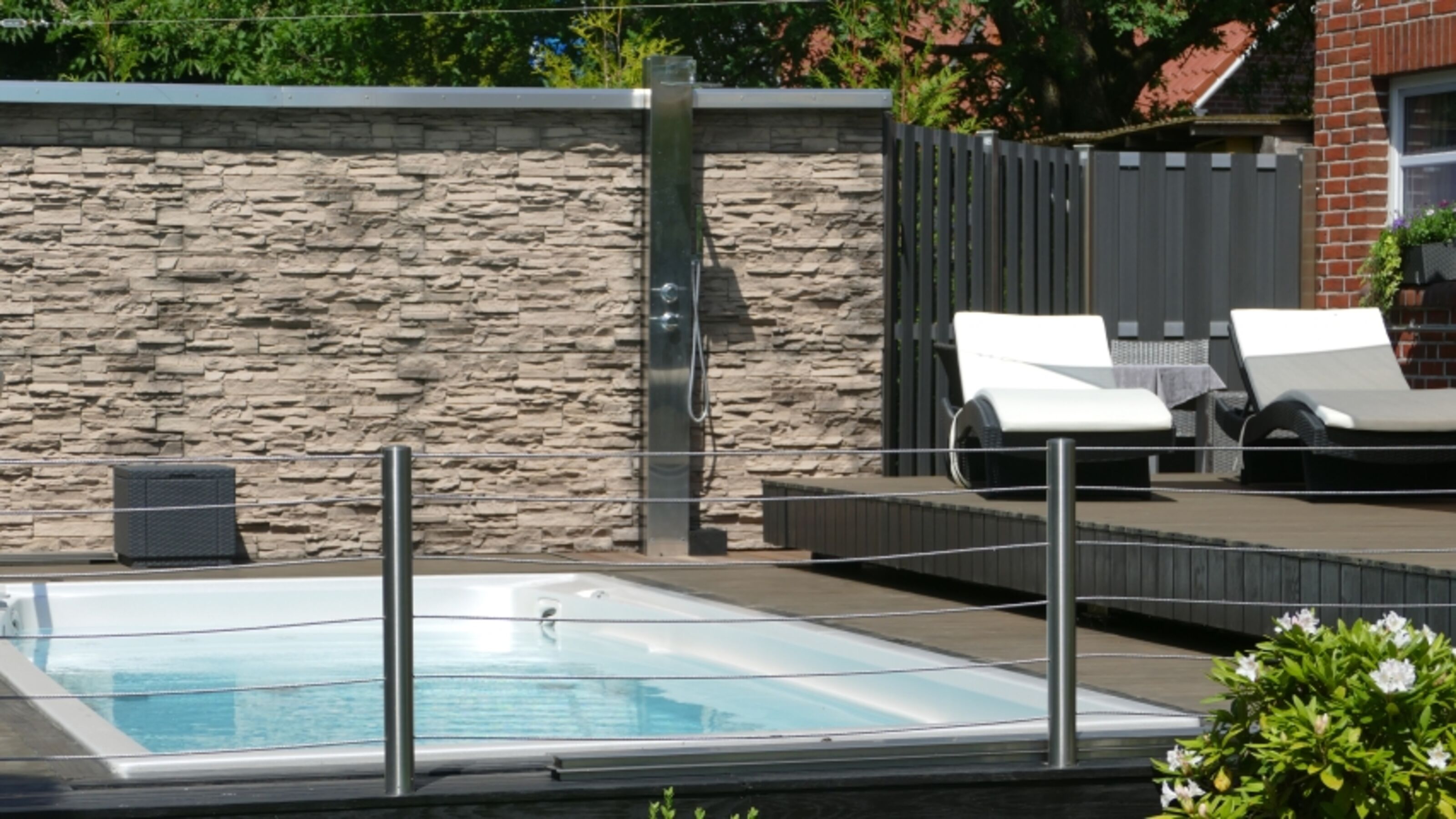 Pool und Sonnendeck