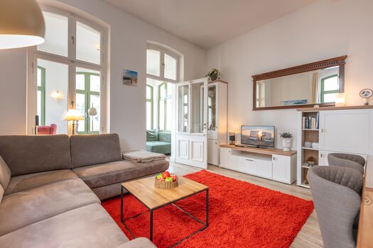 Wohnbereich mit Tür zur Loggia