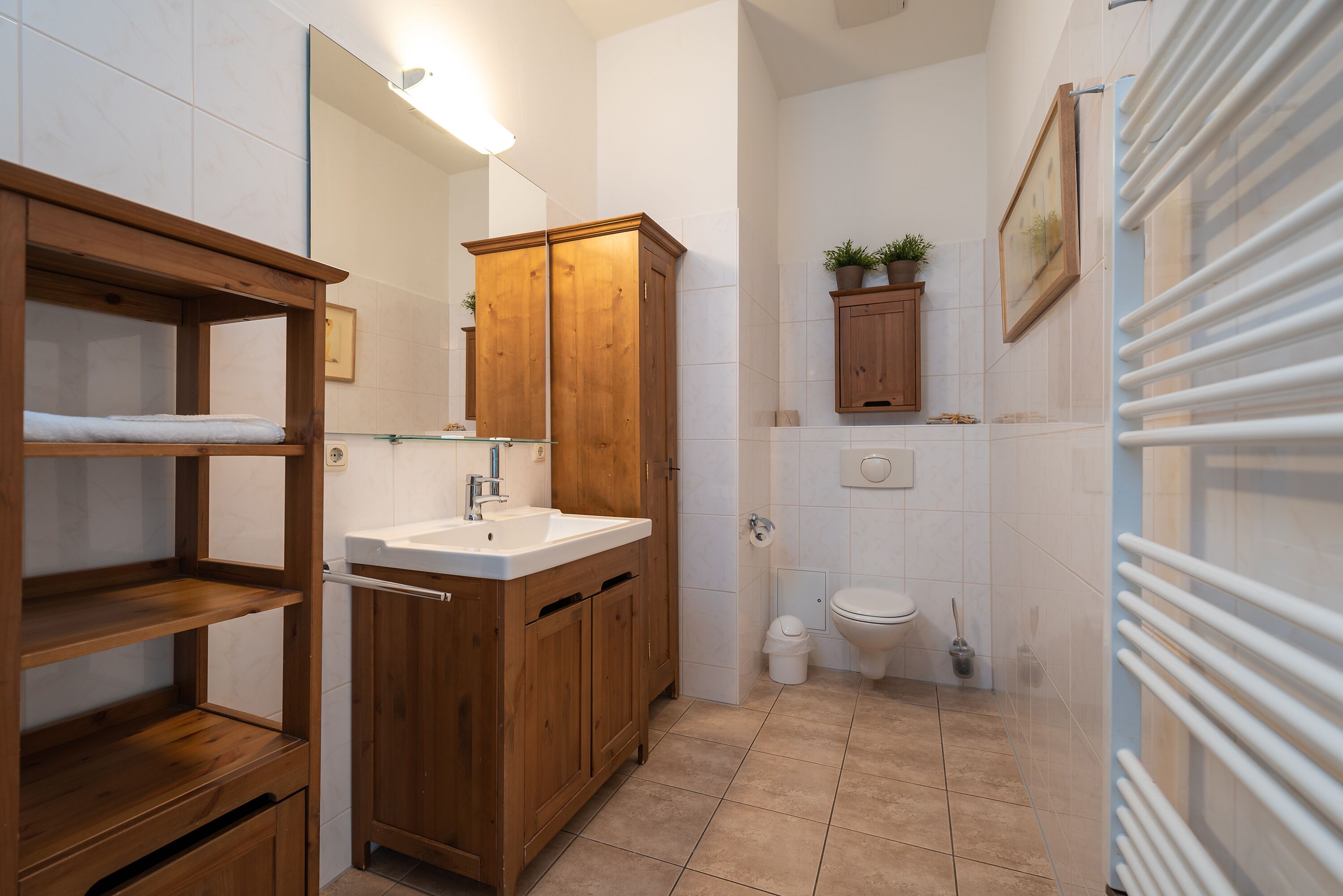 Bad mit Dusche und WC
