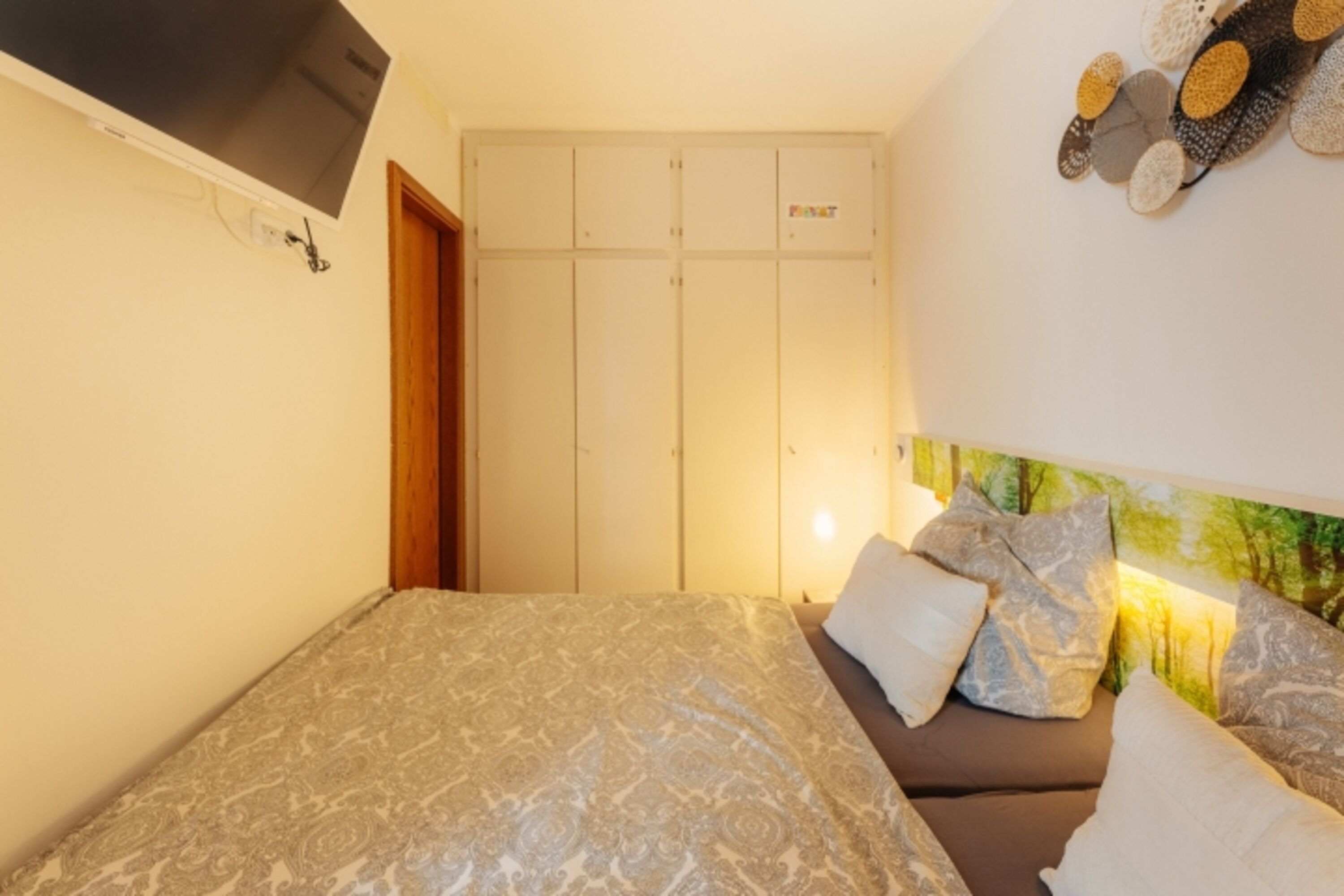 Schlafzimmer 1