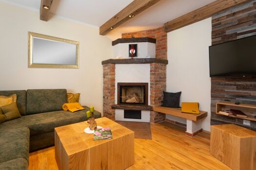 Wohnzimmer mit Kamin 