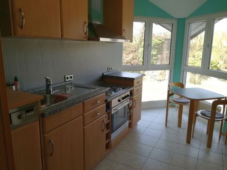 Eine separate Küche mit umfangreicher Ausstattung. Für Selbstvesorger ein Traum. Es gibt dort auch einen Sitzplatz