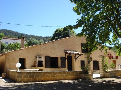 Provenzalisches Haus mit grossem Gatrten