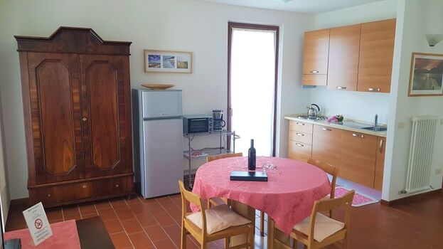 Wohnraum mit Küche obere Ferienwohnung