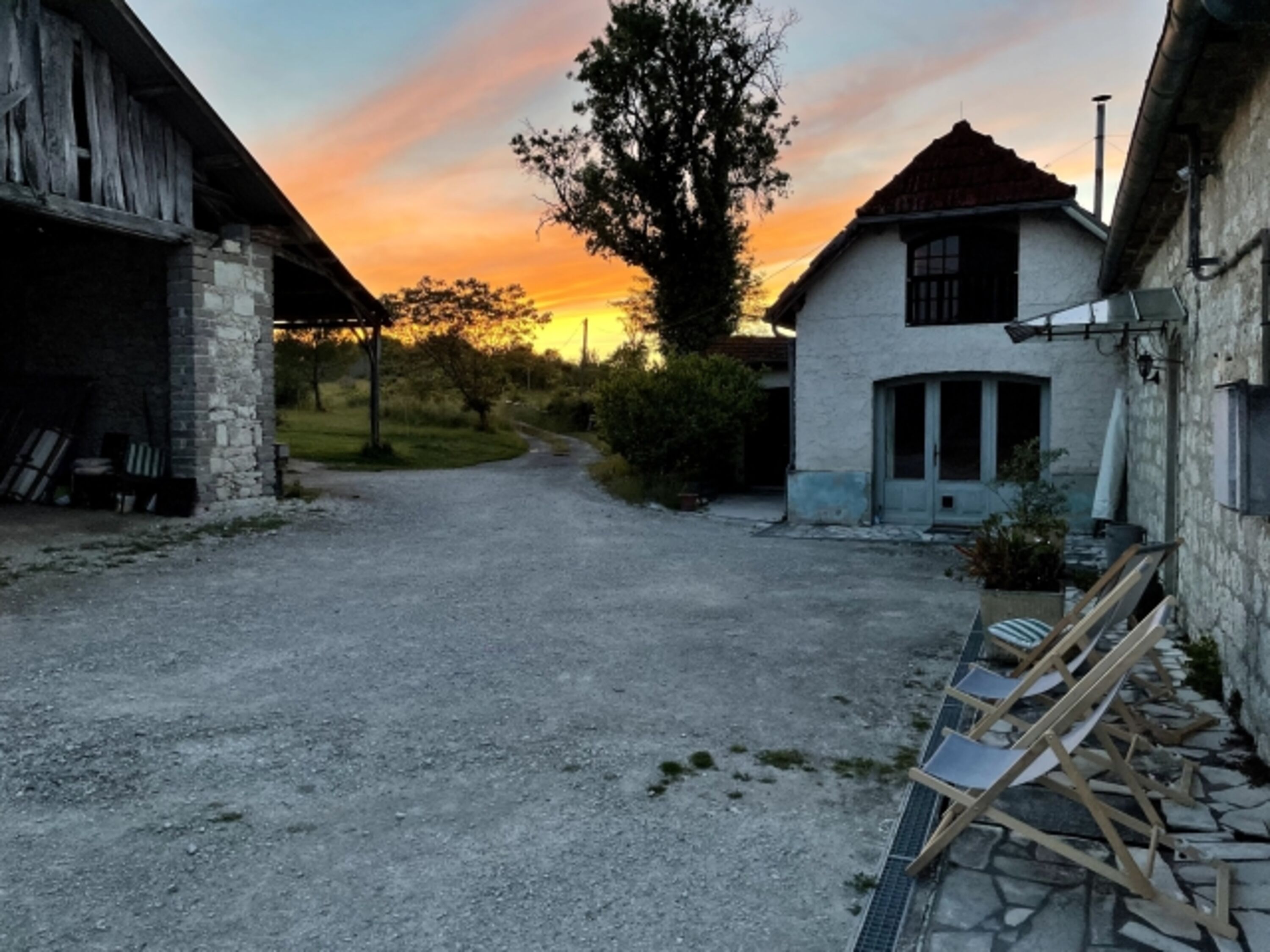 Hof mit Eingang zum oberen Bereich der Gite