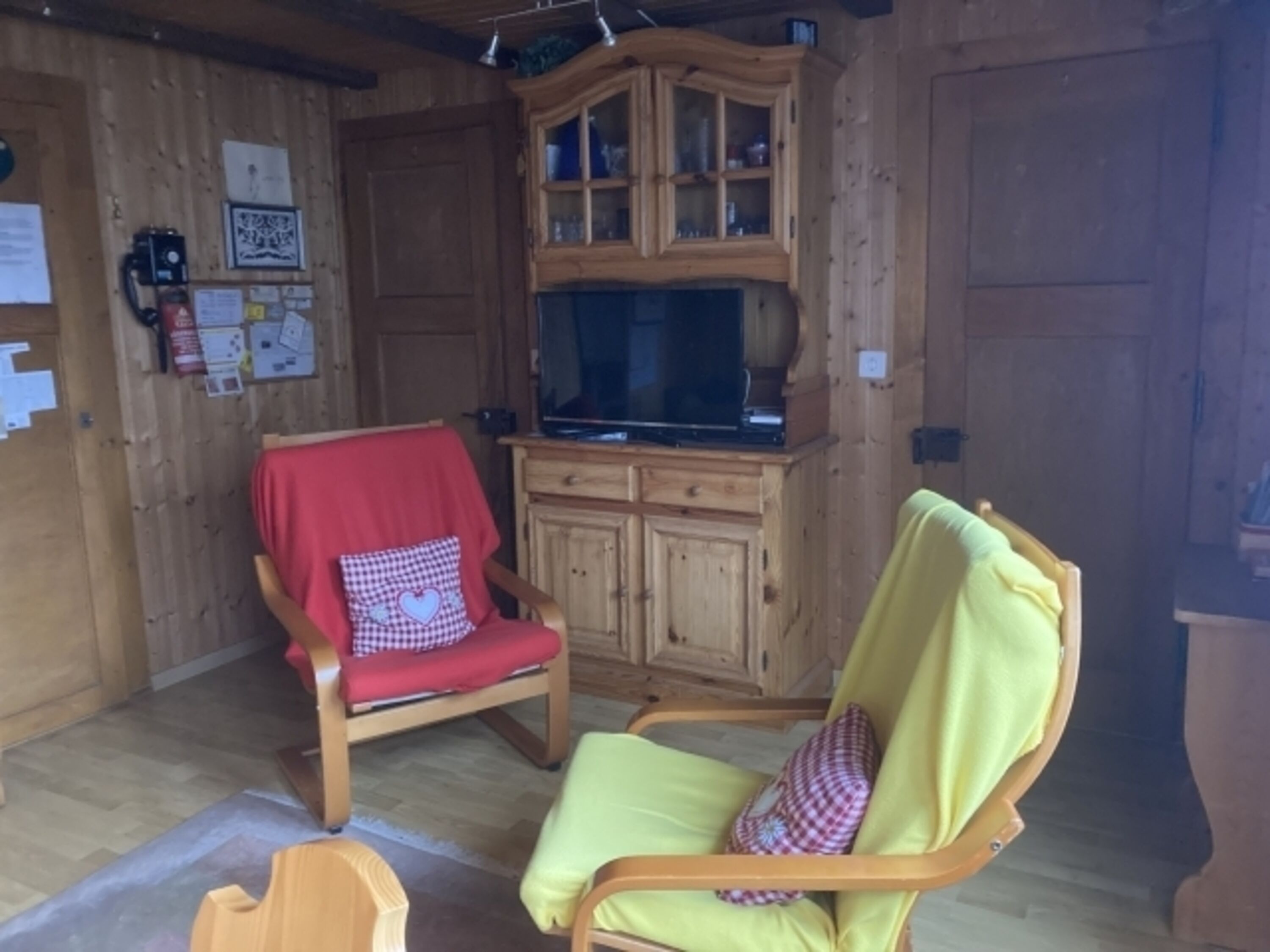 Wohnzimmere mit Sat-TV, Swisscom