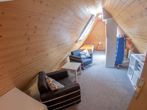 Platz zum chillen im Schlafzimmer 2