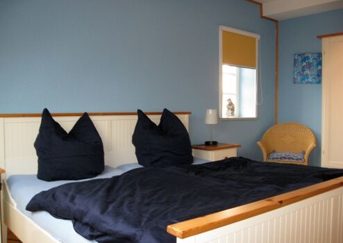 Schlafzimmer 1 mit Doppelbett