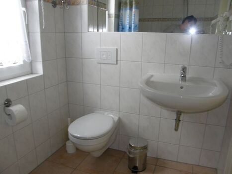 Badezimmer mit Dusche (ebenerdig)