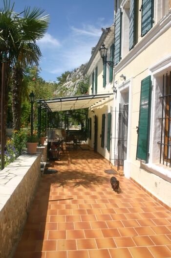 Terrasse vor dem Haus