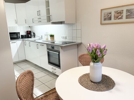 Küchenzeile/Esstisch