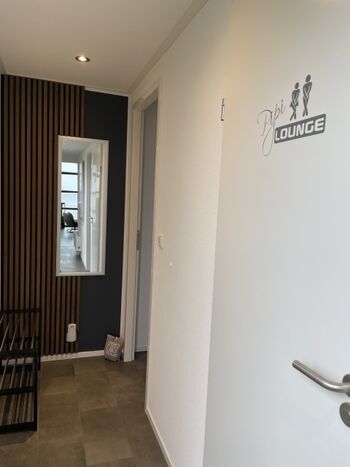 Flur mit großem Spiegel