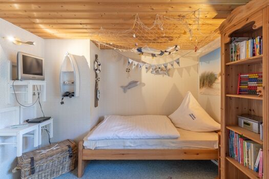 Reetkate Oldersbek - Kinderzimmer 2 mit zwei Einzelbetten ( 90x200 ) und liebevollen Details