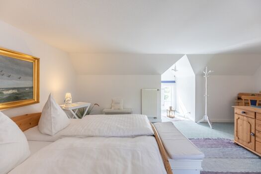 Reetkate Oldersbek - Gemütliches Schlafzimmer mit großem Doppelbett ( 180x200 )