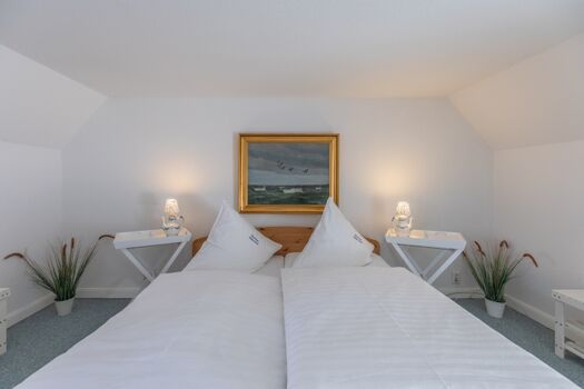 Reetkate Oldersbek - Gemütliches Schlafzimmer mit großem Doppelbett ( 180x200 )