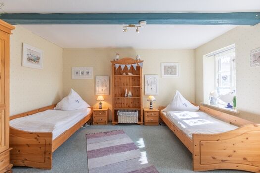 Reetkate Oldersbek - Kinderzimmer 1 mit zwei Einzelbetten ( 90x200 )