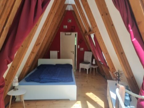 Schlafzimmer (Bett 160cm)