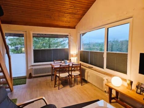 Der Esstisch im Wohnzimmer