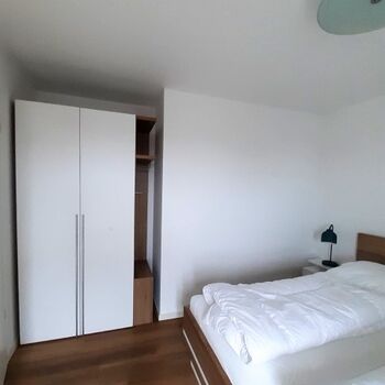 Kleiderschrank im Schlafzimmer