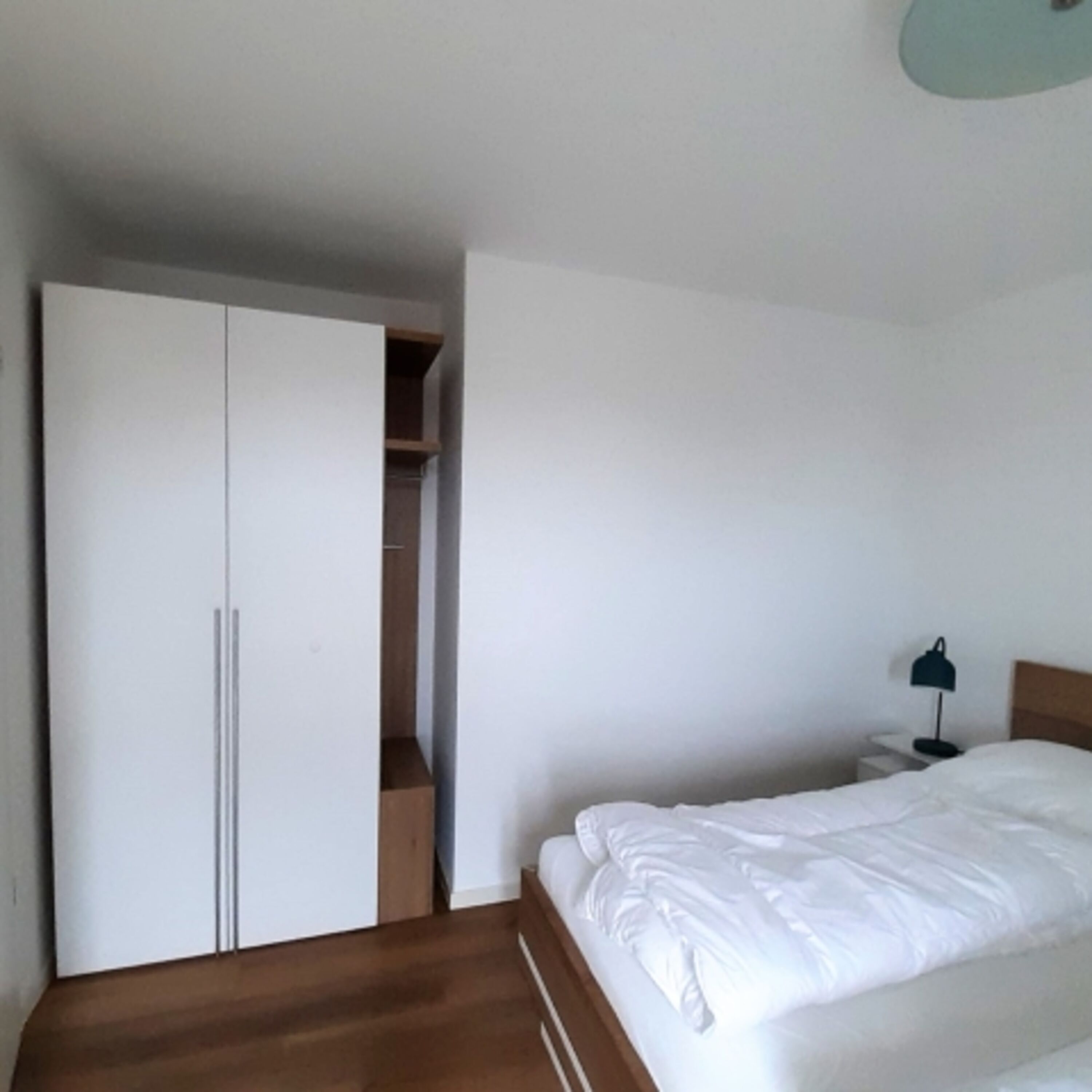 Kleiderschrank im Schlafzimmer